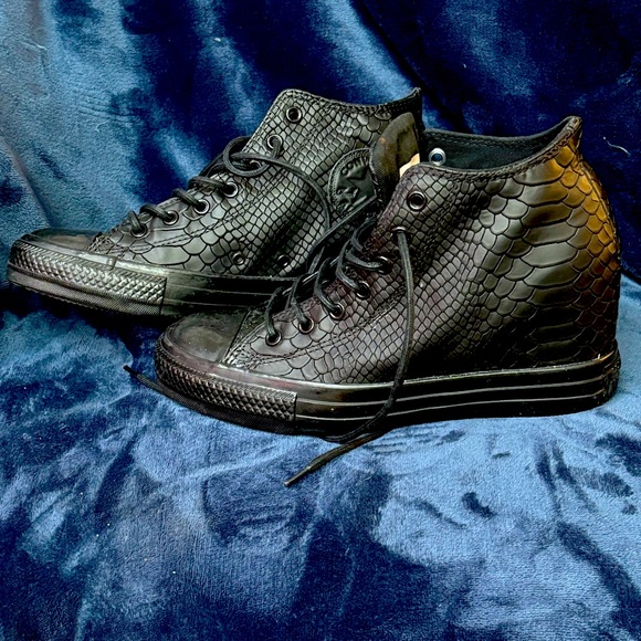 Chuck Taylor Black Leather Converse reptile sneakers. - Picture 1 of 8